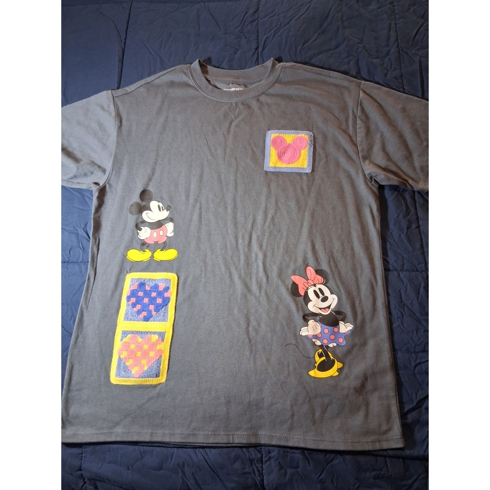 Diseny Freeze Womens Medium Gray Crochet Details Mickey‎ & Minnie Mouse T Shirt